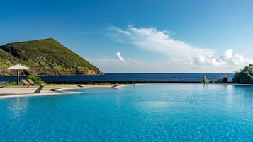 Indoor pool, seasonal outdoor pool, pool loungers