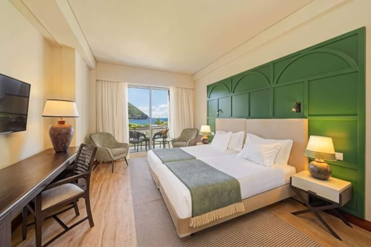 Minibar, in-room safe, desk, blackout curtains