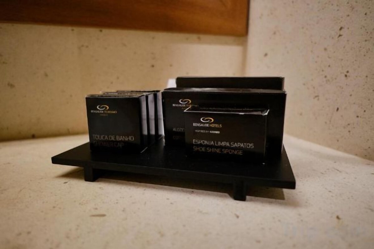 Amenidades de baño gratuitas, secadora de cabello, bidet, toallas 