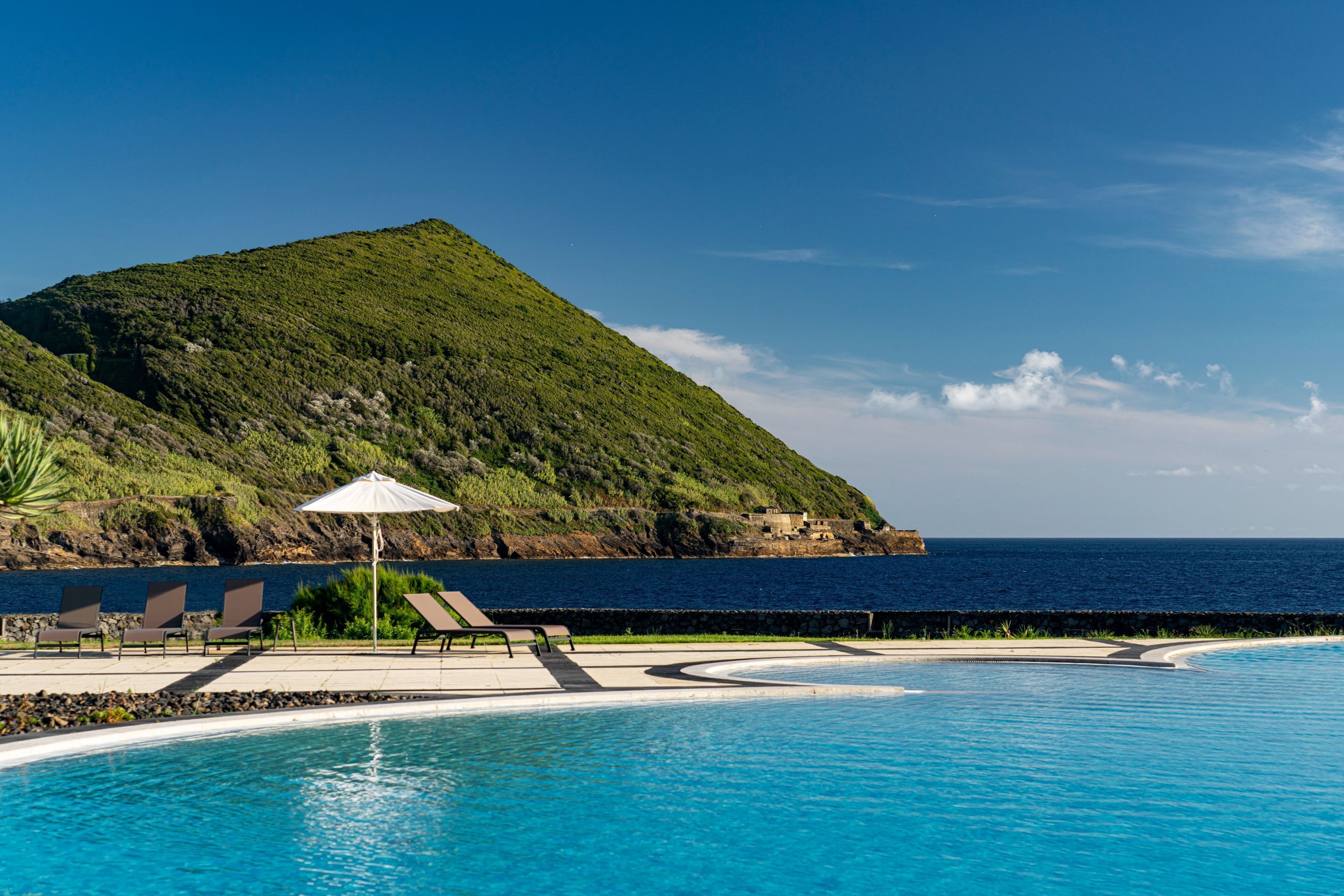 Indoor pool, seasonal outdoor pool, sun loungers