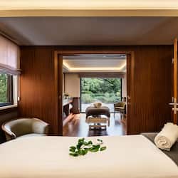 Couples treatment rooms, body treatments, hydrotherapy, aromatherapy