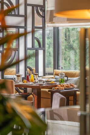 Breakfast, lunch and dinner served  - Terra Nostra Garden Hotel (Povoacao)