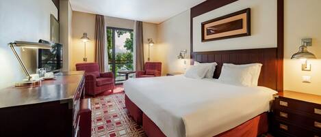 Kamar Double atau Twin | 1 kamar tidur, minibar, brankas, dan meja kerja