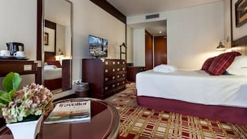 Classic Plus Double or Twin Room | 1 bedroom, minibar, in-room safe, desk