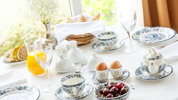 Daily buffet breakfast for a fee