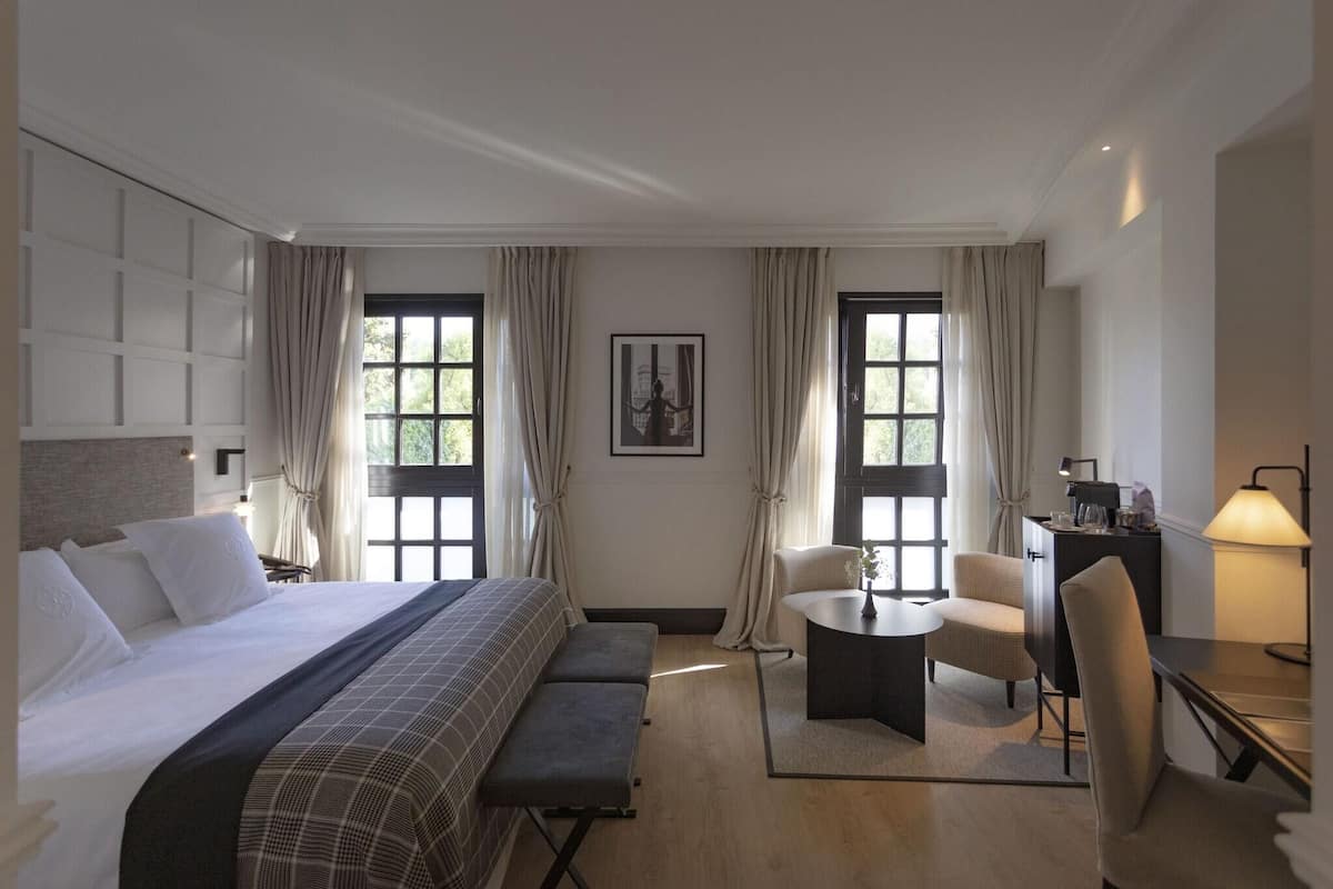 Couette en duvet d'oie, minibar, coffres-forts dans les chambres, bureau