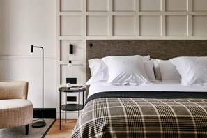 Habitación ejecutiva doble | Edredones de plumas, minibar, caja fuerte y escritorio