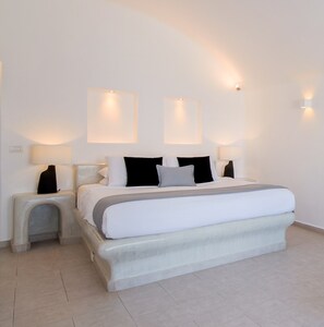 Premium bedding, minibar, in-room safe, desk