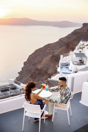 Villa, 3 Bedrooms, Private Pool (Stars) | Premium bedding, minibar, in-room safe, desk - Pegasus Spa Hotel (Santorini)