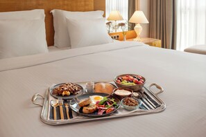 Executive Junior Suite | Premium bedding, desk, free WiFi, bed sheets