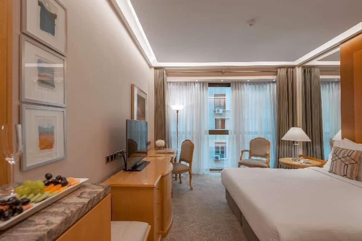 أغطية فراش متميزة ومكتب وواي فاي مجانًا وملاءات أسرّة