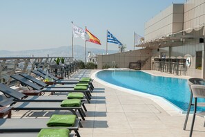 Seasonal outdoor pool, open 10 AM to 6 PM, pool umbrellas, sun loungers - Melia Athens (Athens)