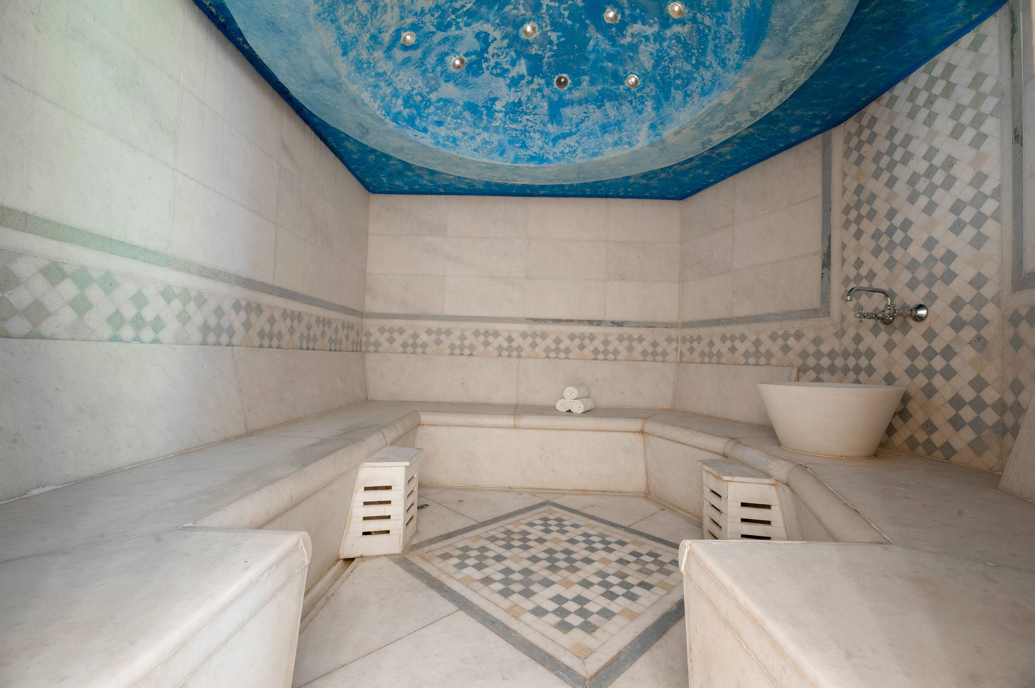 Couples treatment room(s), sauna, steam room, massages