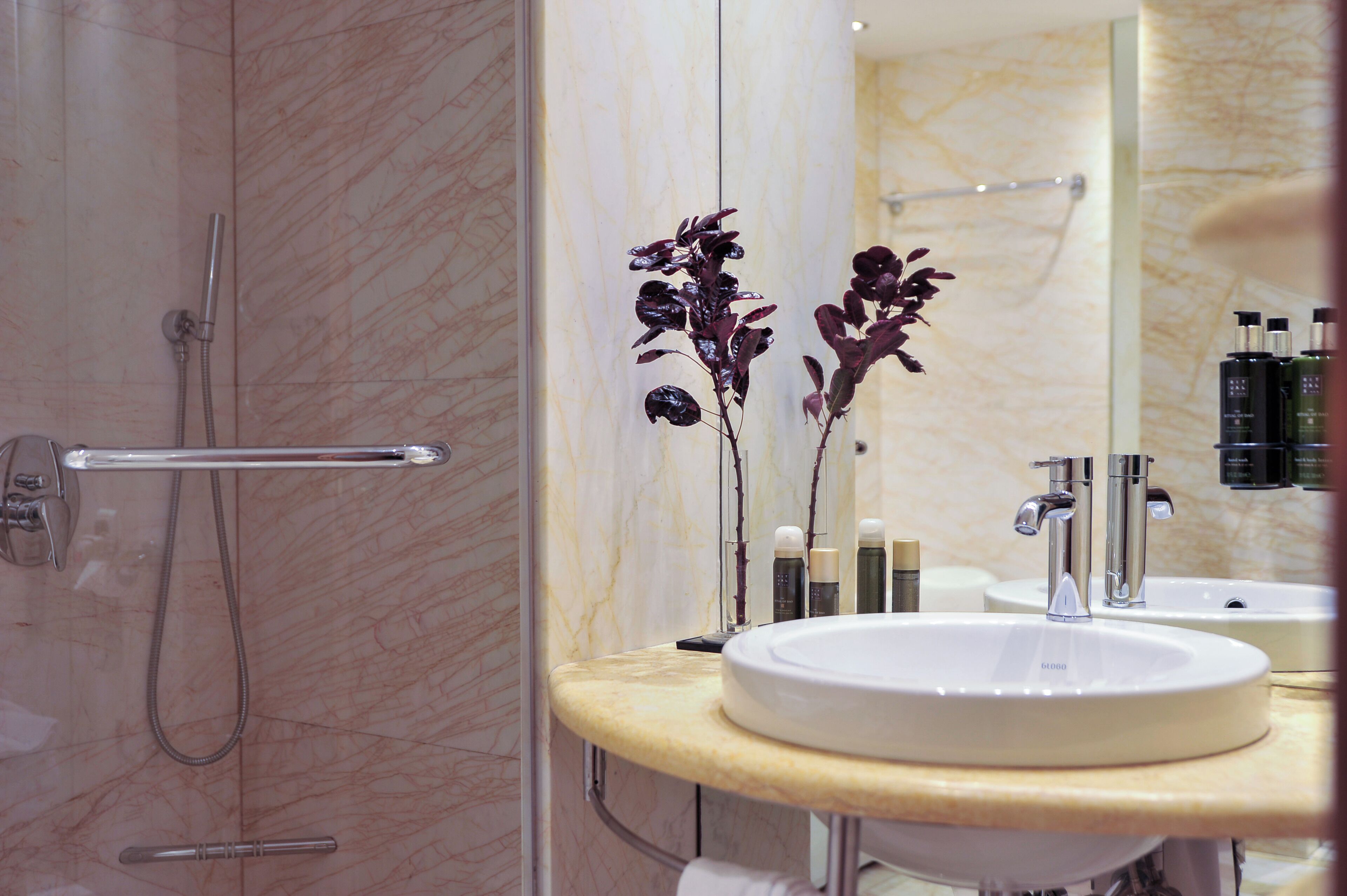 room (meliá guest) | bathroom | free toiletries, hair dryer, towels, soap