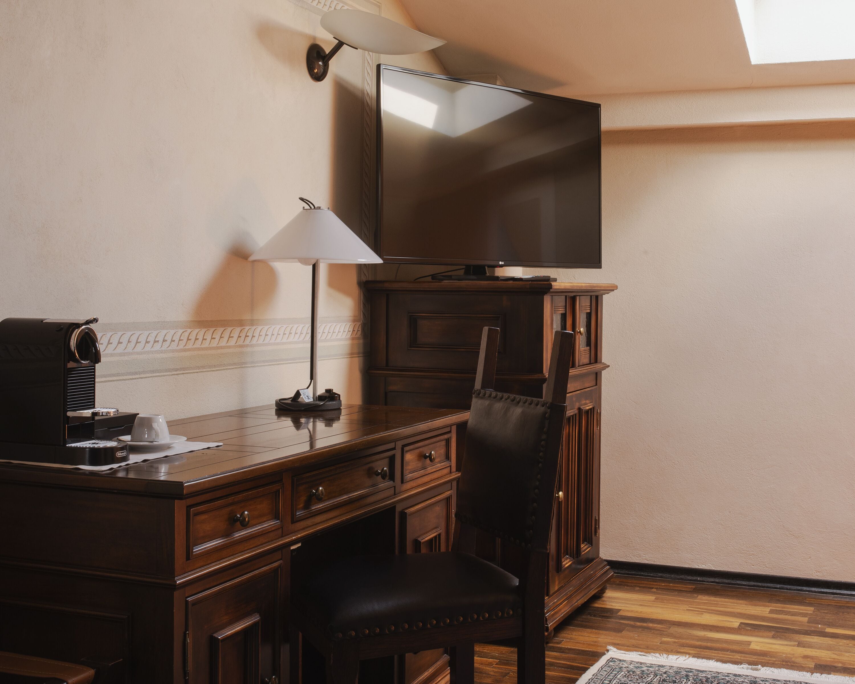 standard single room | 1 bedroom, hypo-allergenic bedding, minibar, in-room safe