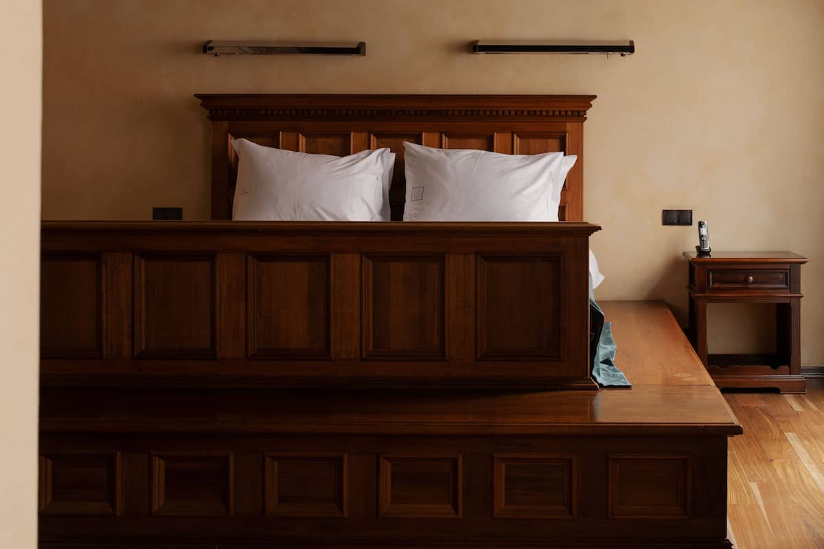 Egyptian cotton sheets, premium bedding, down comforters, minibar