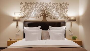 Hypo-allergenic bedding, in-room safe, desk, soundproofing