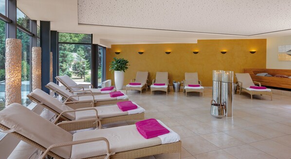 Couples treatment rooms, body treatments, hot stone massages