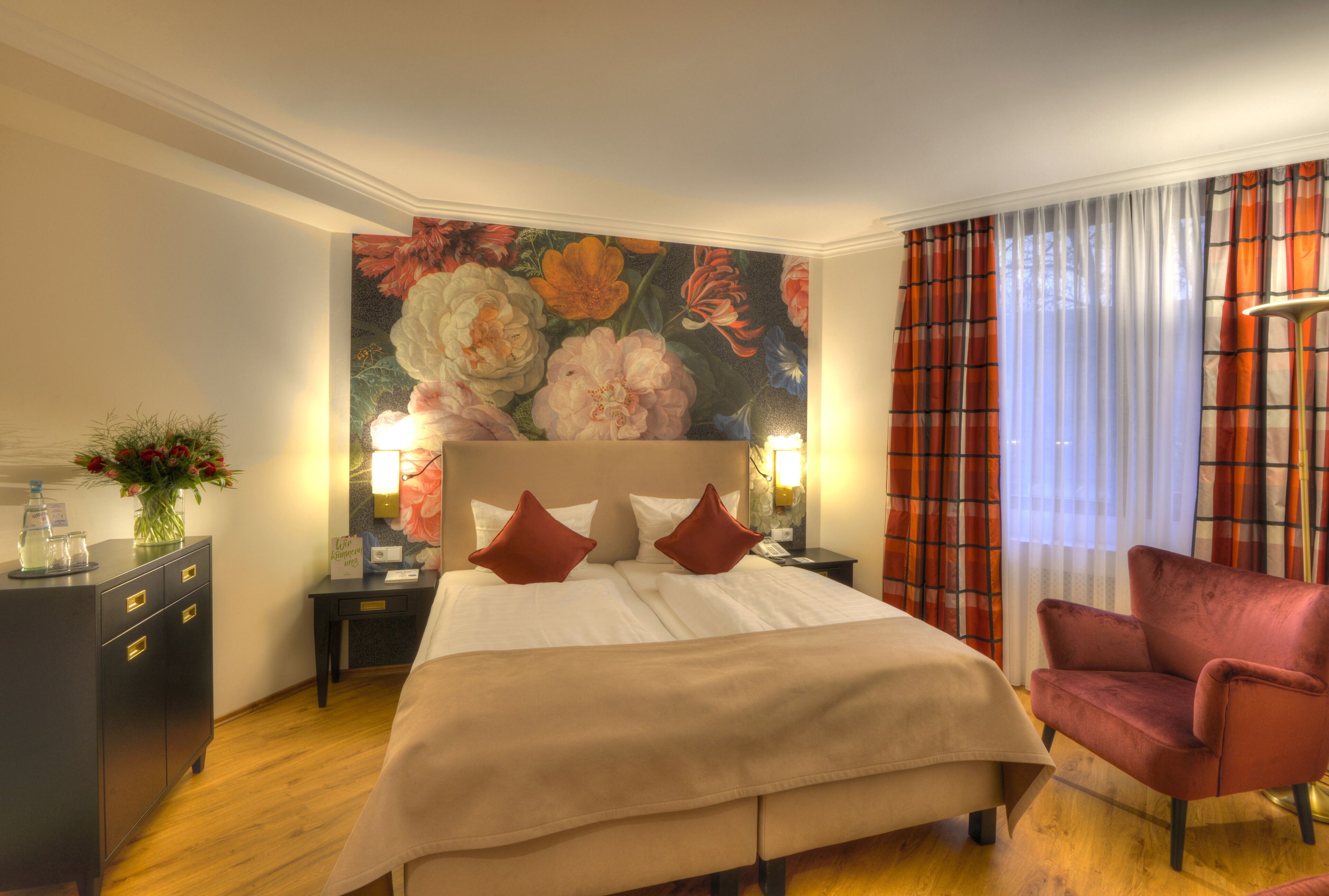 hypo-allergenic bedding, in-room safe, desk, soundproofing