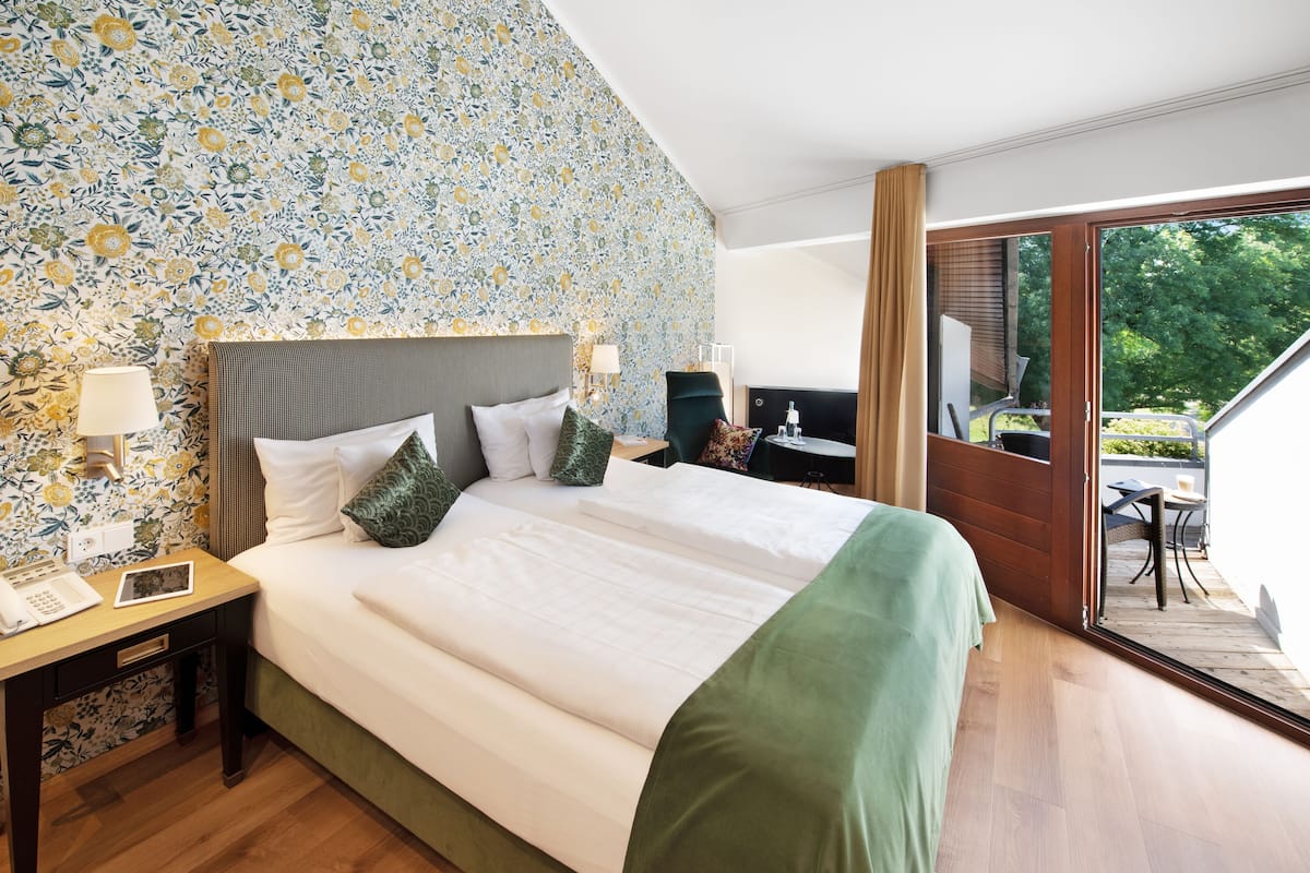 comfort double room | hypo-allergenic bedding, in-room safe, desk, soundproofing