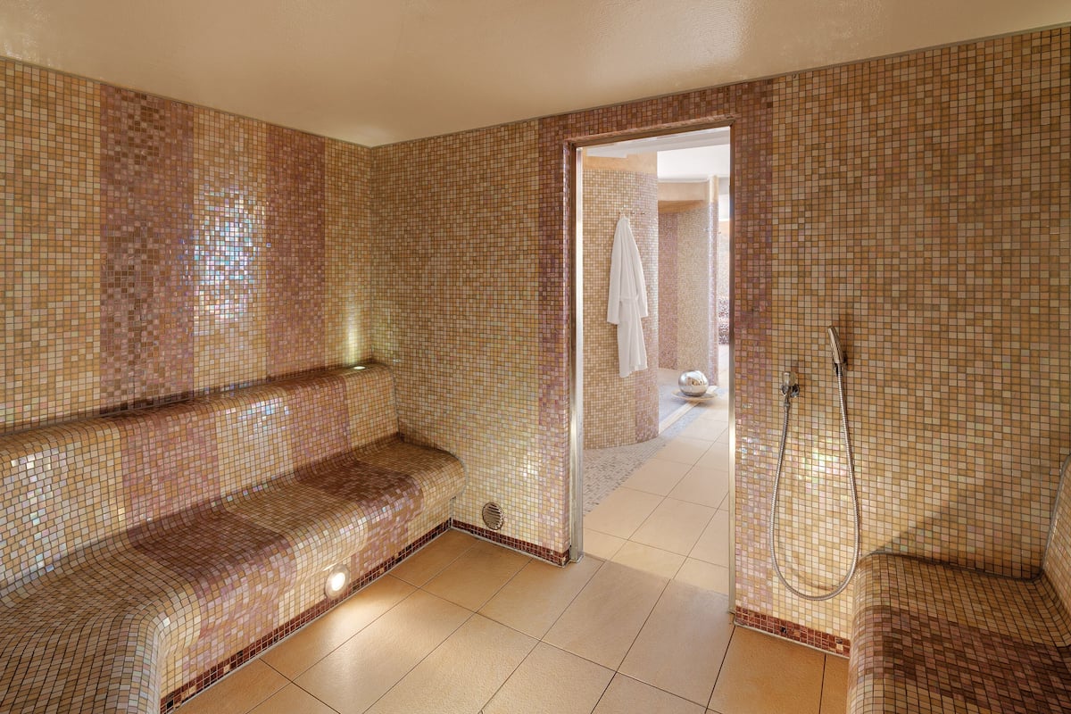 couples treatment room(s), body treatments, hot stone massages