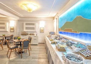 Free daily buffet breakfast