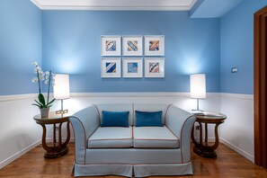 Junior Suite | Hypo-allergenic bedding, minibar, in-room safe, desk - Palazzo Turchini (Naples)