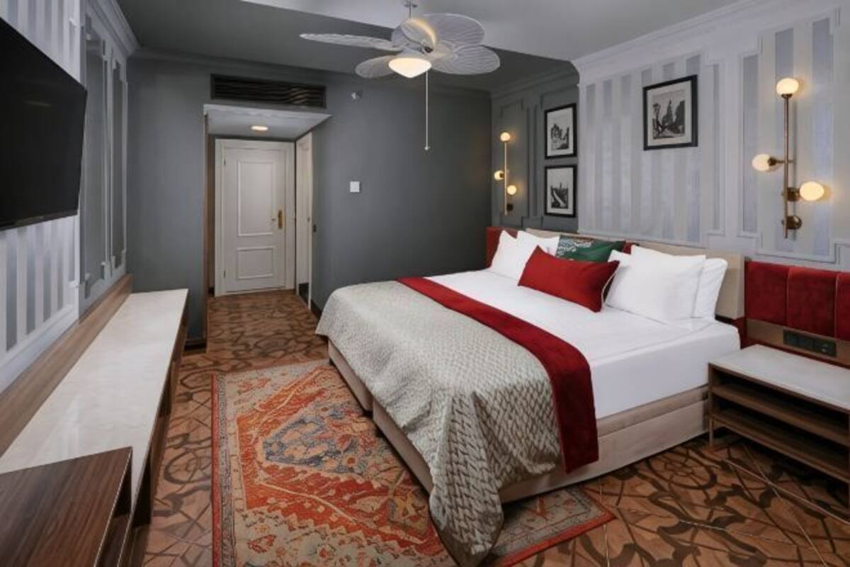 Free minibar, in-room safe, desk, soundproofing