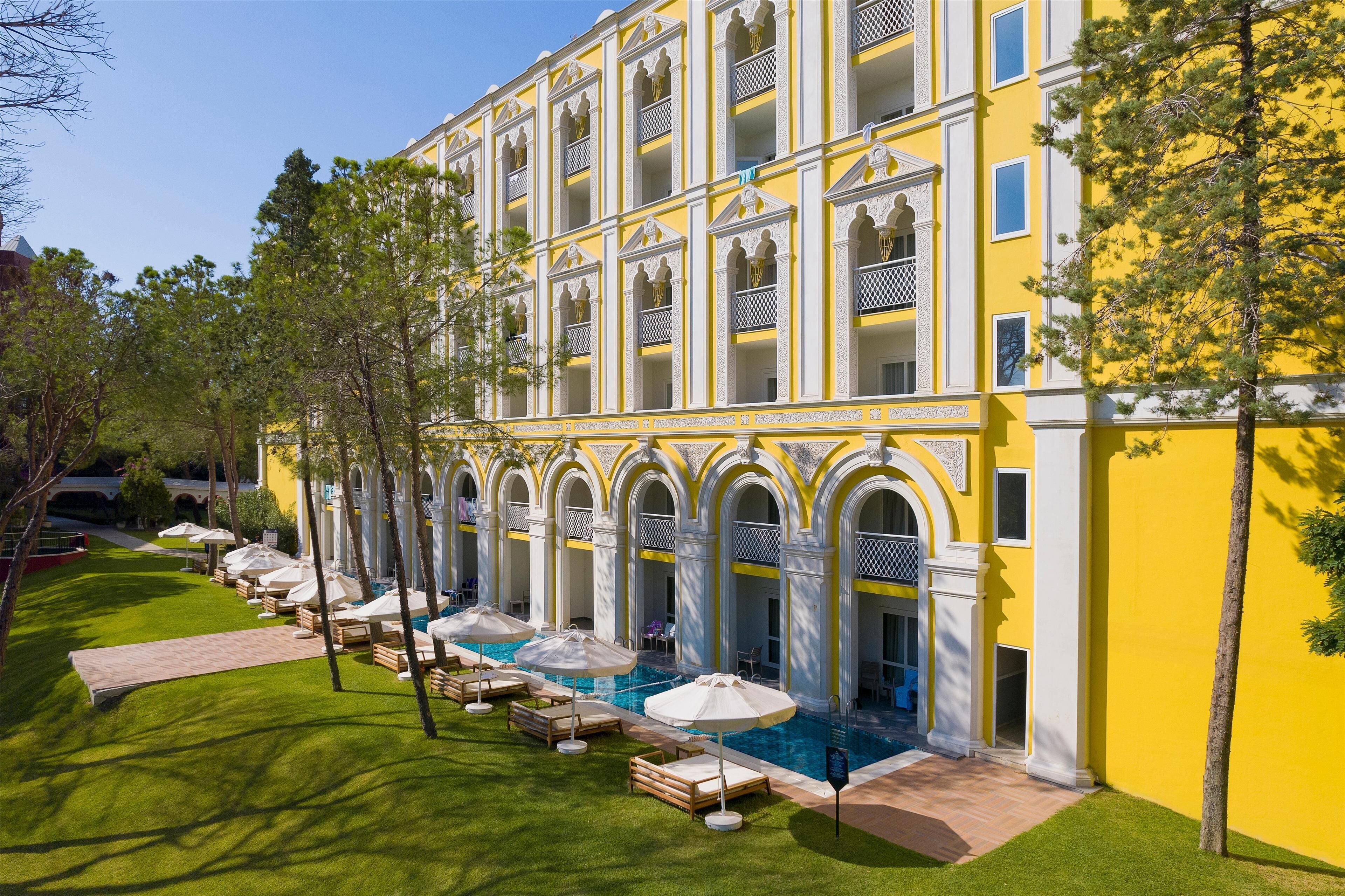 Free minibar, in-room safe, desk, soundproofing