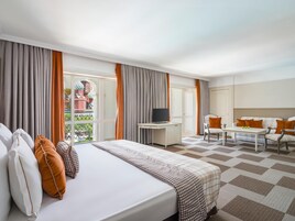Kremlin Suite | Free minibar, in-room safe, desk, soundproofing