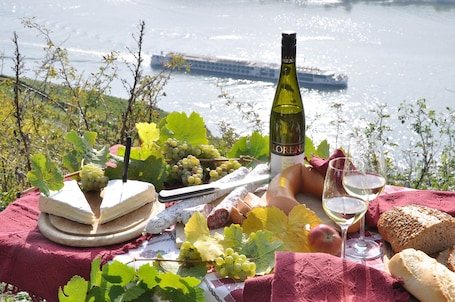 Breakfast, dinner served; German cuisine, garden views