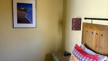 Suite clásica, 1 cama Queen size, cocineta | Ropa de cama de alta calidad y caja de seguridad en la habitación