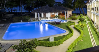 Fuego del Sol Beachfront Hotel