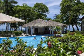 Outdoor pool - Fuego del Sol Beachfront Hotel (Jacó)