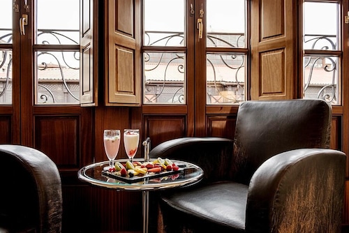 Ikonik Plaza Mercado