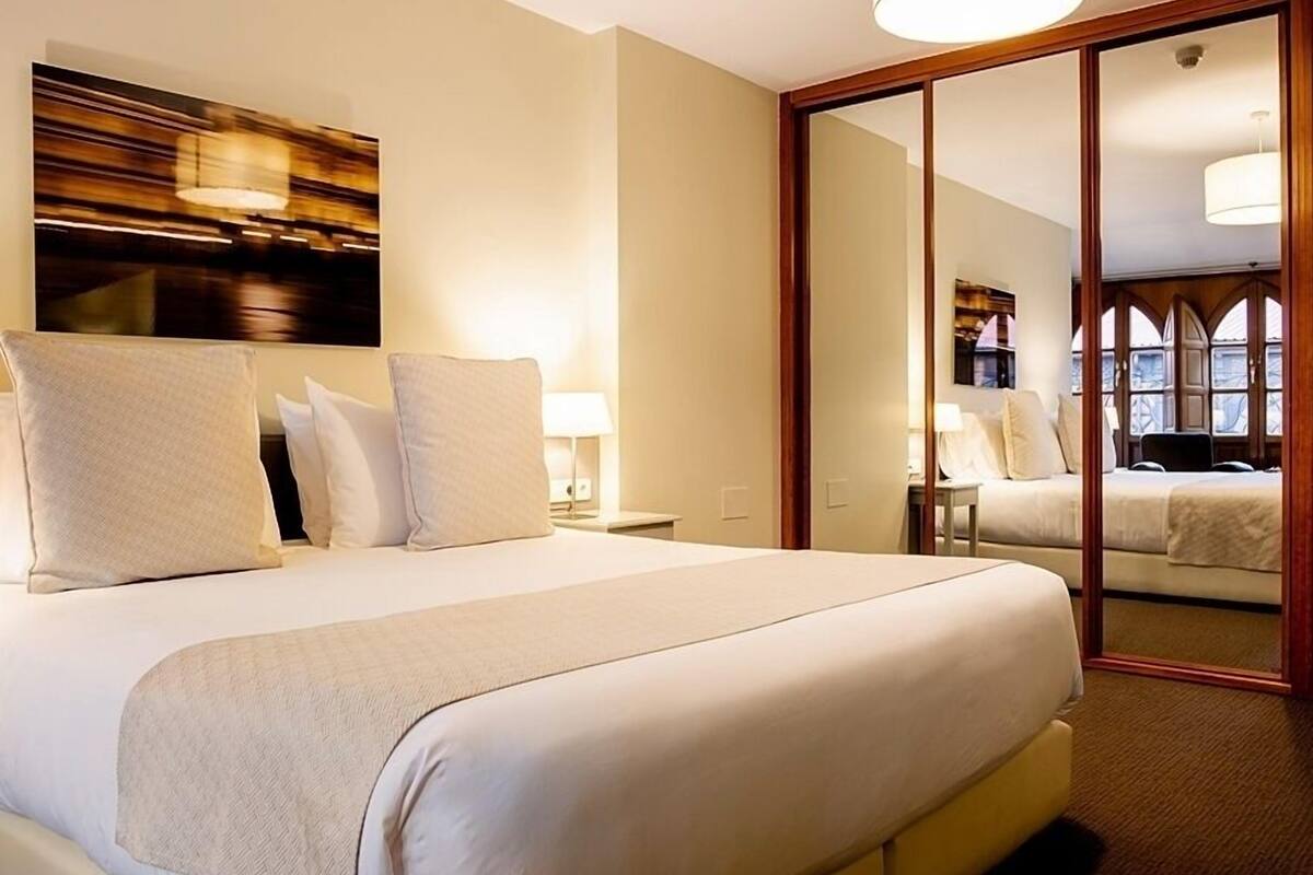 double room | 1 bedroom, minibar, in-room safe, desk