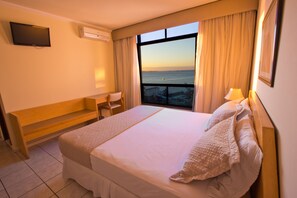 迷你吧、客房内保险箱、遮光窗帘