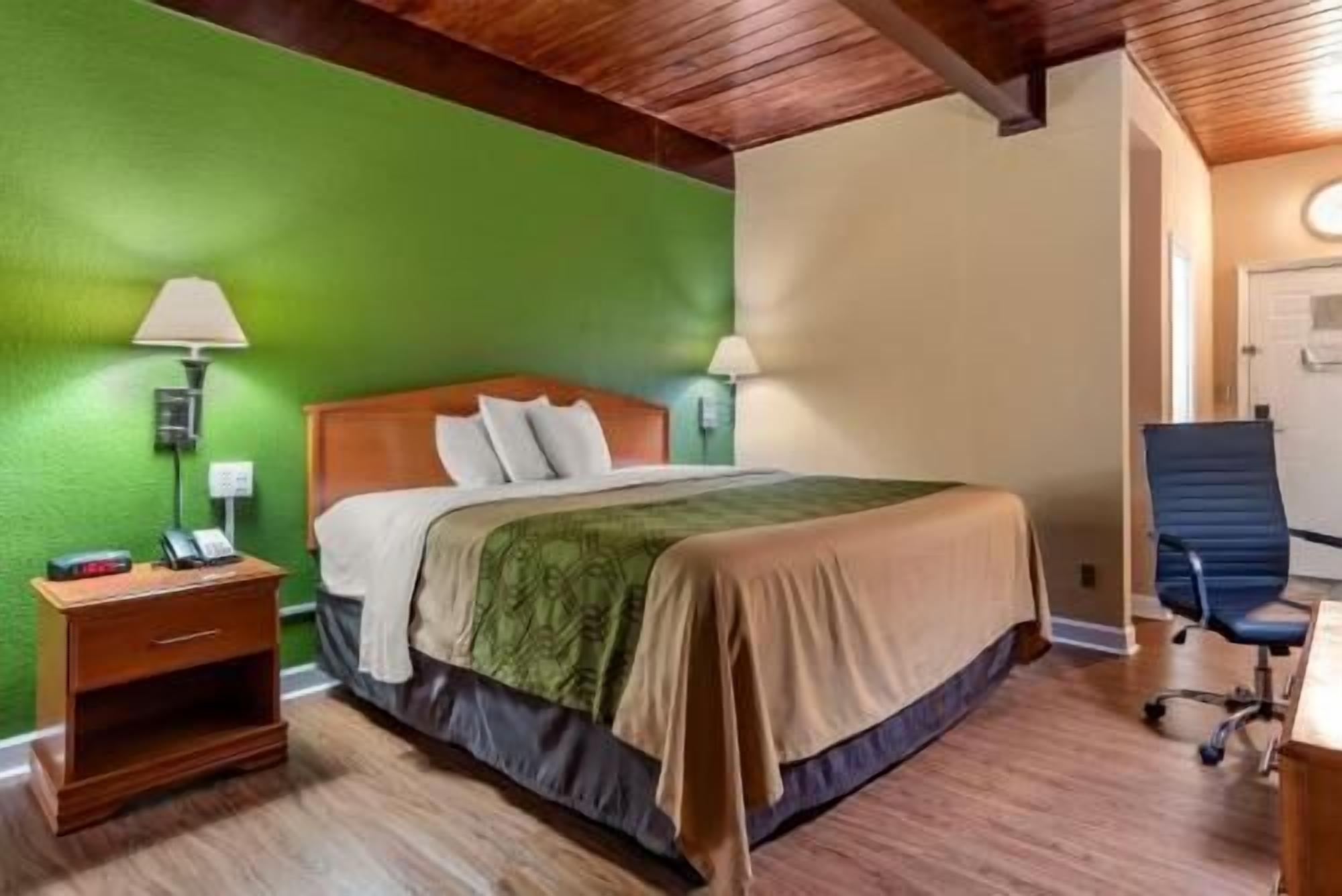 Escritorio, cortinas blackout, wifi gratis y ropa de cama 