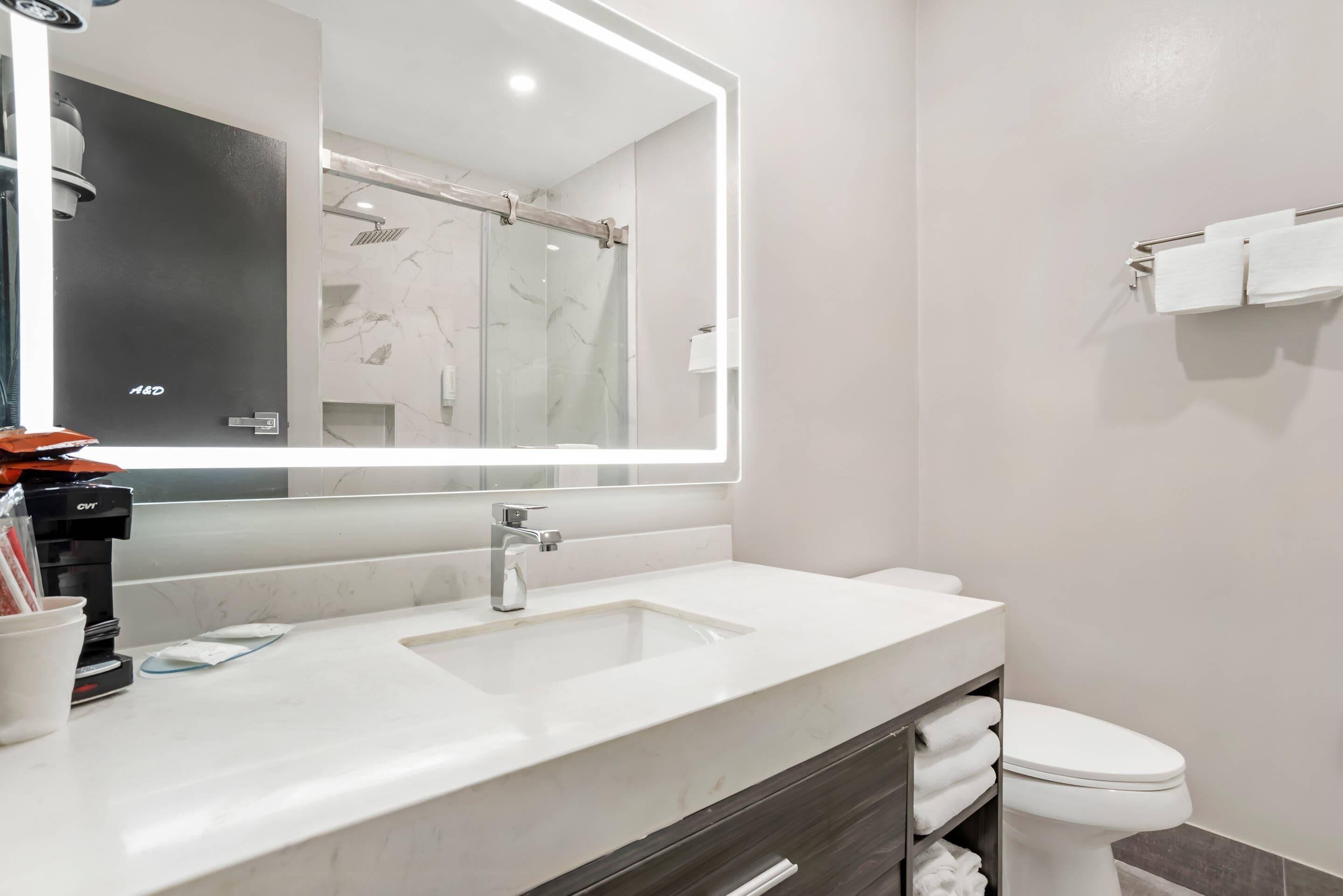 Habitación, 2 camas de matrimonio, no fumadores | Escritorio, cortinas opacas, wifi gratis y ropa de cama