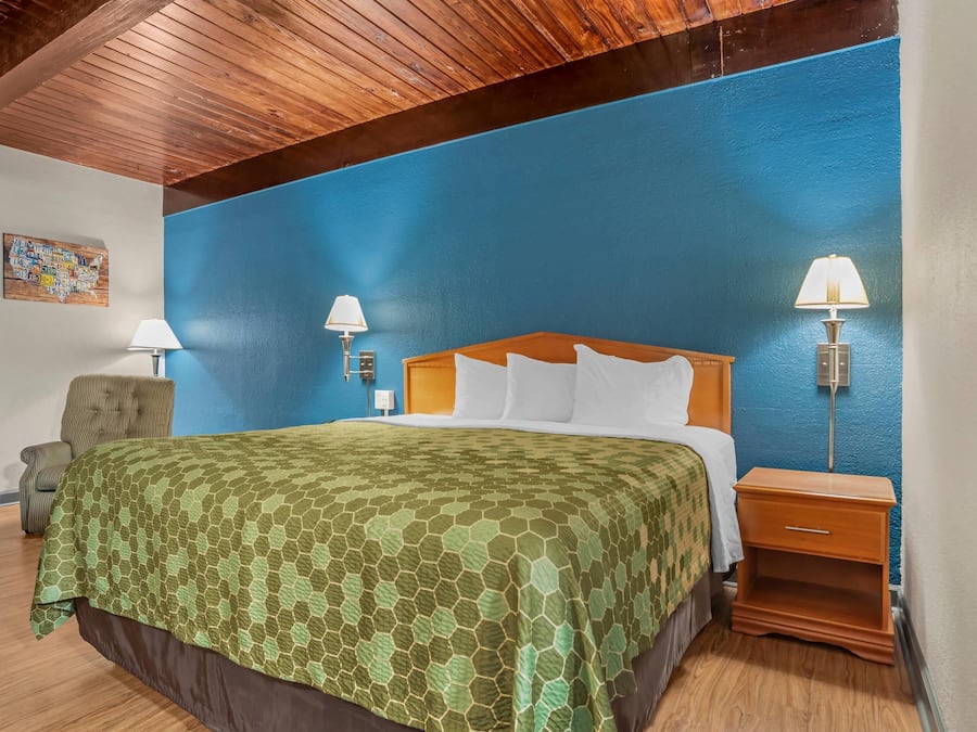 Desk, blackout drapes, free WiFi, bed sheets