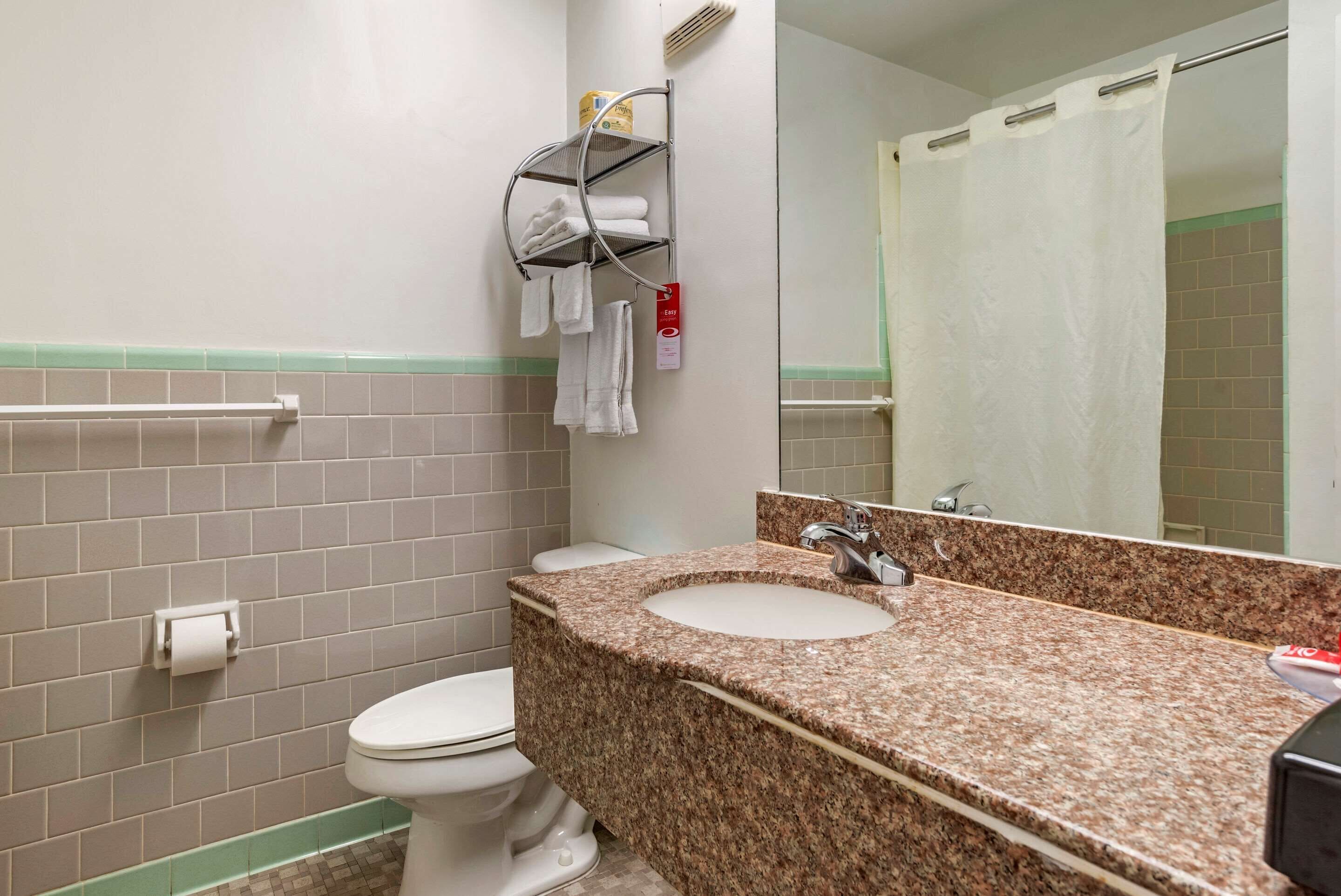 淋浴設備、吹風機、毛巾