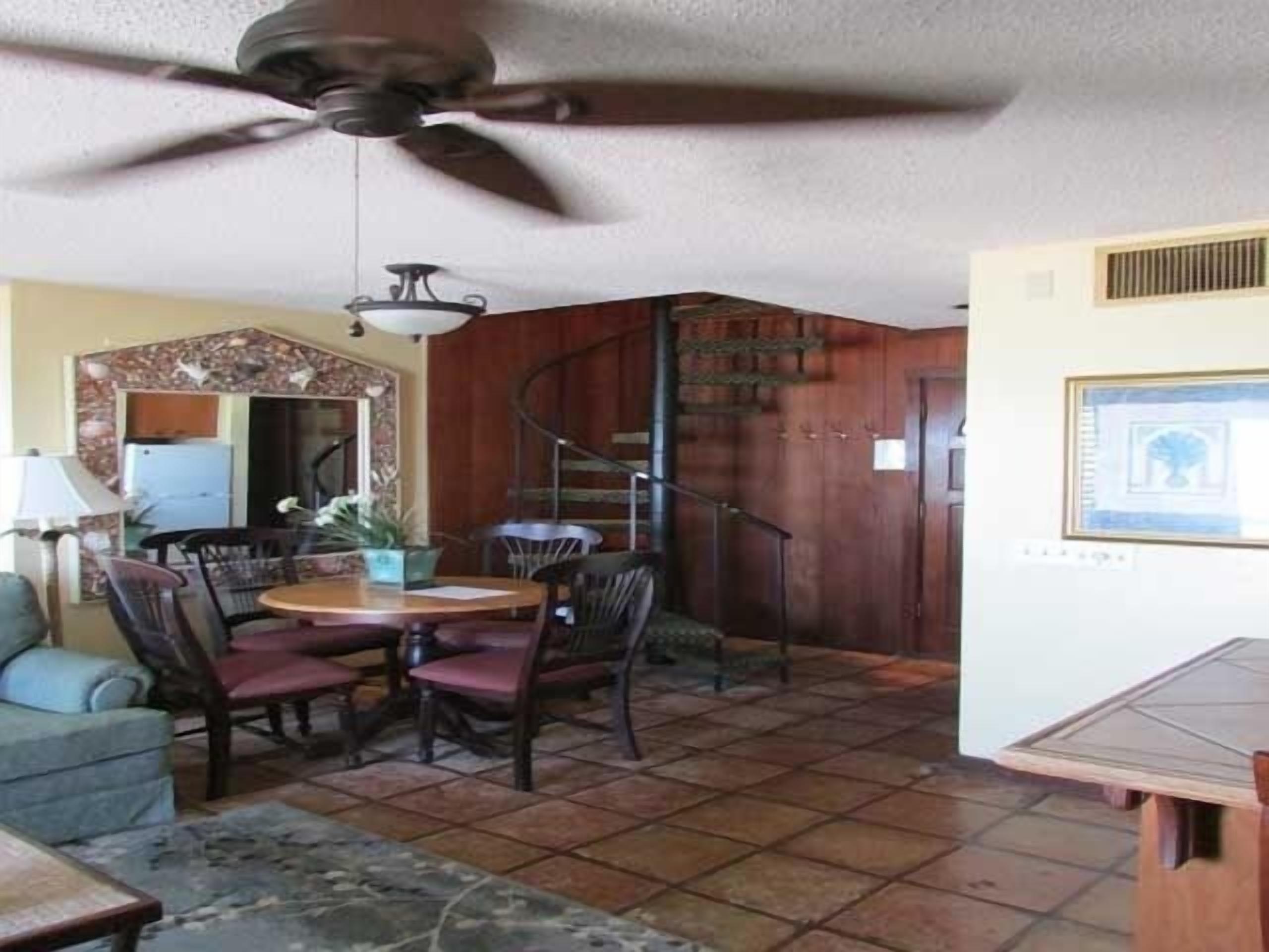 studio | in-room dining