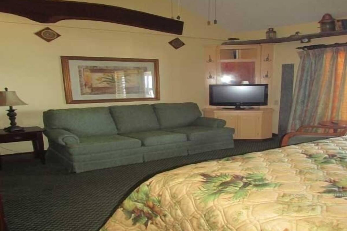 studio | pillow-top beds, individually decorated, individually furnished, desk