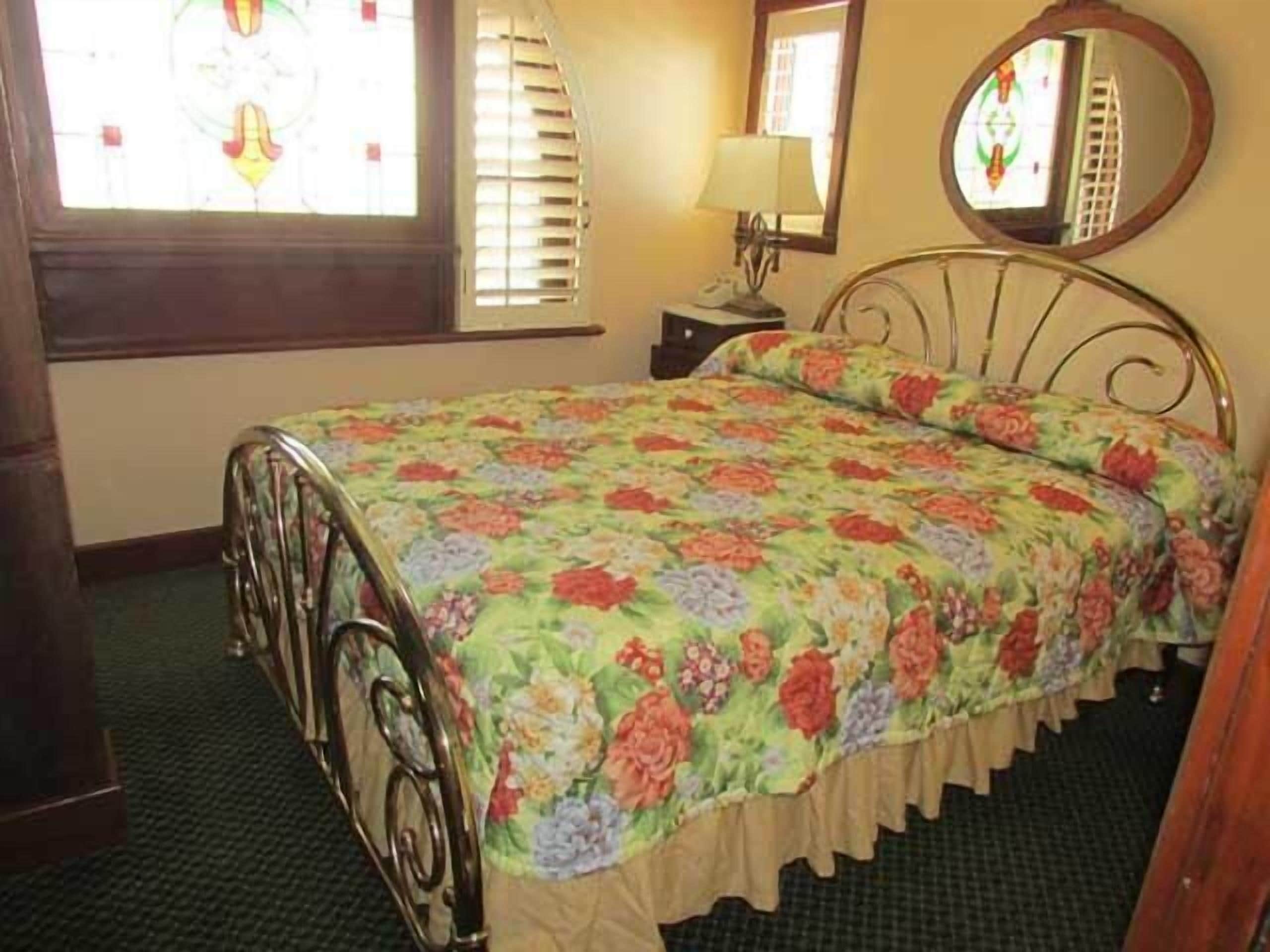 studio | pillow-top beds, individually decorated, individually furnished, desk