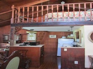 开间 | 私人简易厨房 | 大冰箱、微波炉、茶具/咖啡用具、厨具/餐具