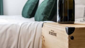 A wooden box labeled "Weingut SCHENK" with a wine bottle on top.