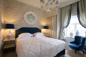 Chambre luxueuse double | Coffre-fort, décor unique, ameublement unique, bureau