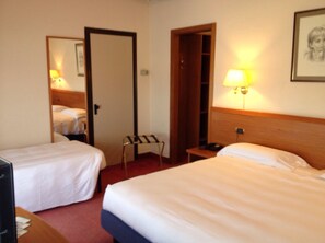 Triple Room | Premium bedding, desk, iron/ironing board, free cribs/infant beds - Hotel Palace (Rovigo)