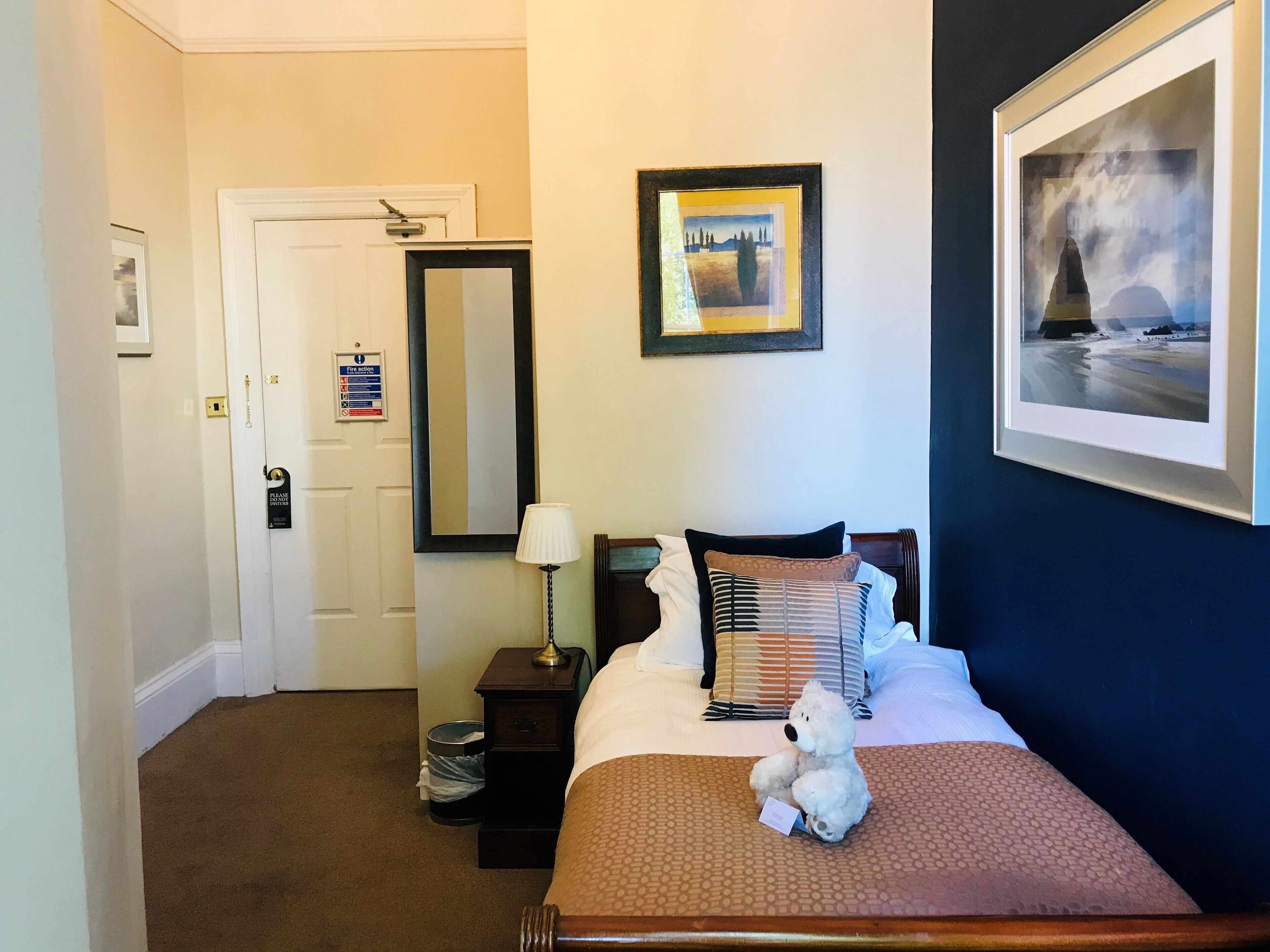 single room | egyptian cotton sheets, premium bedding, pillow-top beds, desk