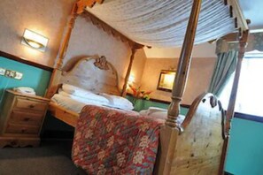 Habitación familiar | Decoración personalizada, muebles diferentes y escritorio 